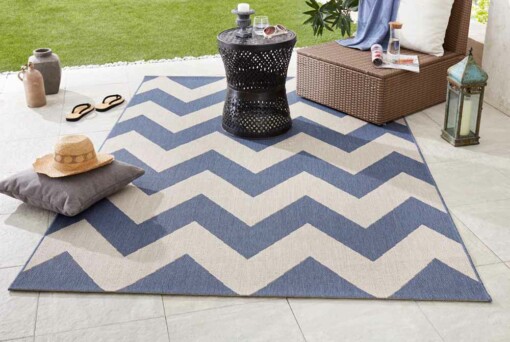 Binnen & buiten vloerkleed zigzag Unique - blauw - sfeer