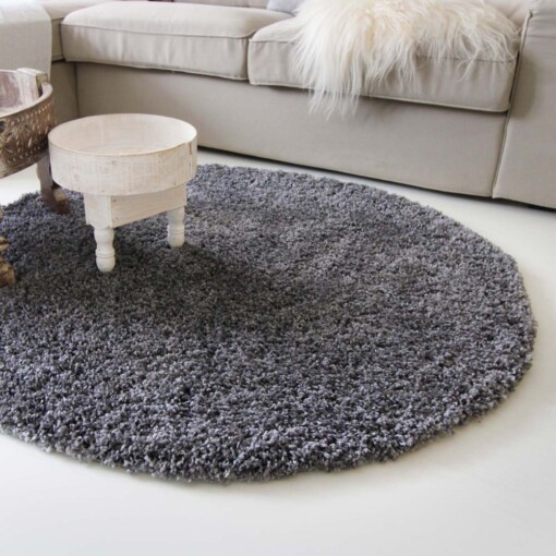 Hoogpolig rond vloerkleed shaggy Royal 5cm hoogte - grijs - sfeer