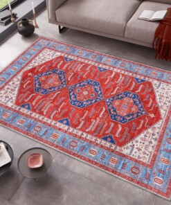 Design vloerkleed Shiraz Niavaran Elle Decoration - rood/blauw - sfeer